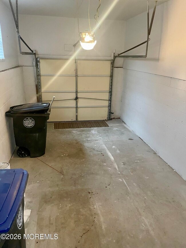 Building Photo - 44 Racquet Rd