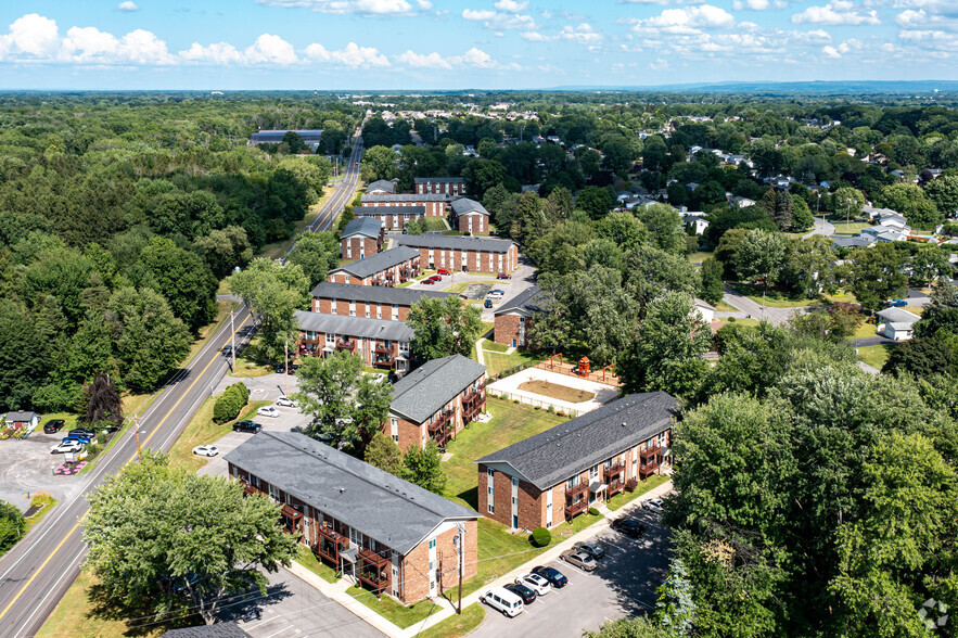 Primary Photo - Brentwood Village Apartments