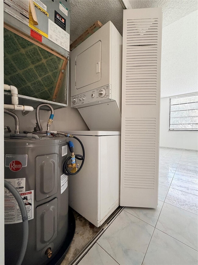 Building Photo - 3100 N Pine Island Rd