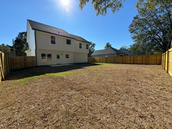 Building Photo - NEWER 4/2.5 House in Armuchee-$2,195