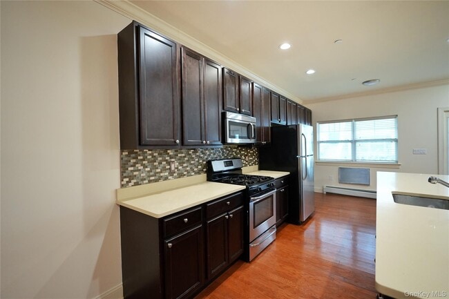 Building Photo - 102 Cove Ct