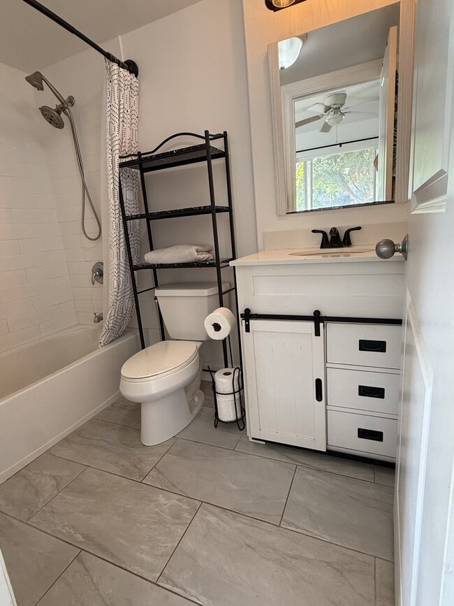 Building Photo - 15 Abbey Ln