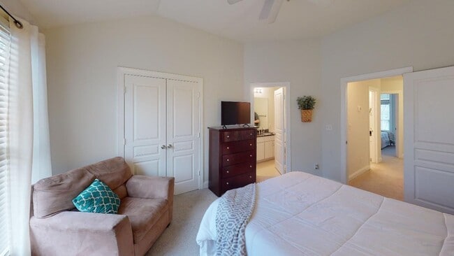 Building Photo - Dilworth Townhome For Rent