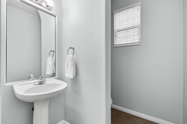 Building Photo - 452 N Kent Ln