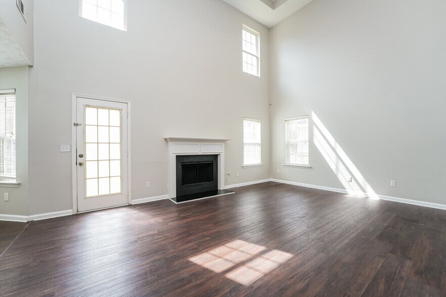 Building Photo - 1805 Neighborhood Walk