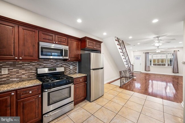 Building Photo - 2533 S Rosewood St