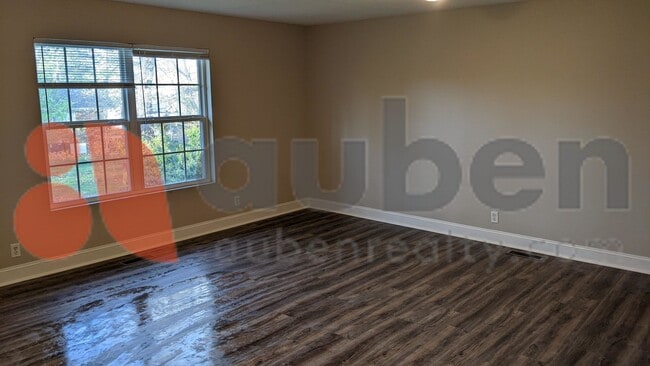 Building Photo - 4 Bedroom 2 Bathroom! Pet Friendly! Ask about our move-in specials! Housing Voucher Accepted!