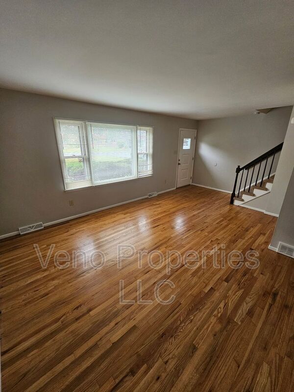 Building Photo - 236 Old Niskayuna Rd