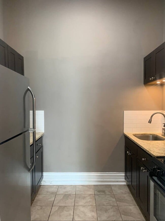 Building Photo - 21 Elk St