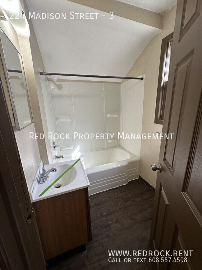 Building Photo - 224 Madison St