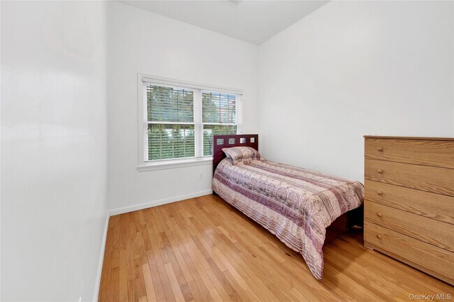 Building Photo - 752 Pelham Rd