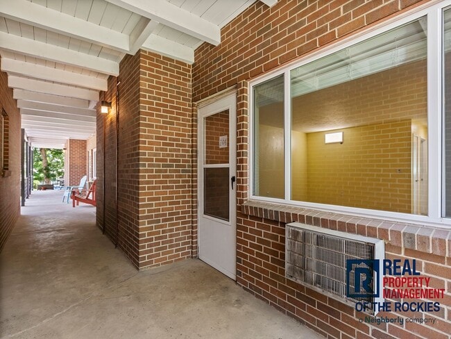 Building Photo - Charming 2 Bed, 1 Bath Condo in Prime Loca...