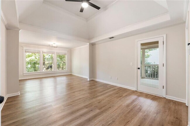 Building Photo - 330 Summerlin Dr