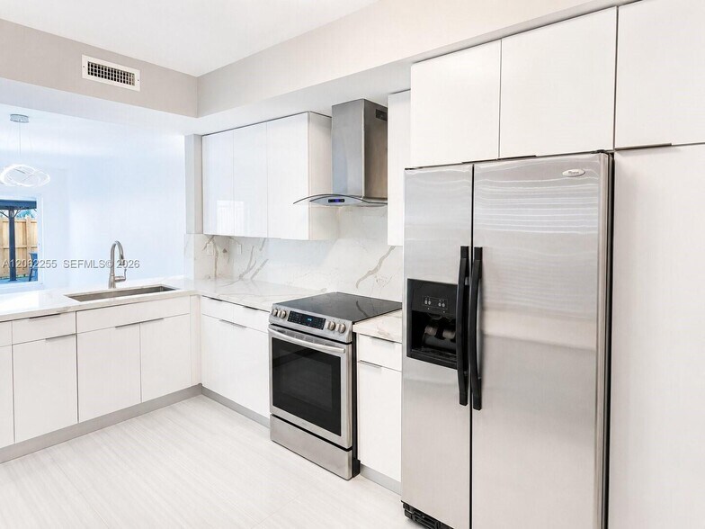 Building Photo - 9879 SW 118th Pl