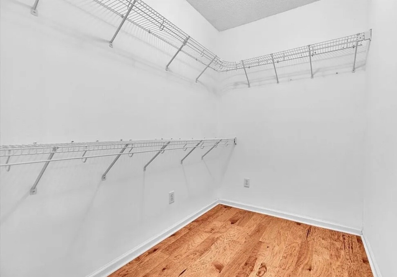 Building Photo - 1694 Red Oak Dr