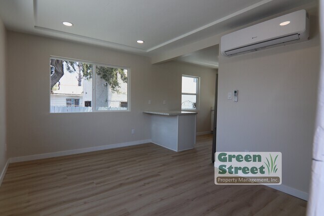 Building Photo - 3845 Menlo Ave