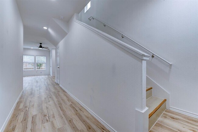Building Photo - 8203 Woodlyn Rd