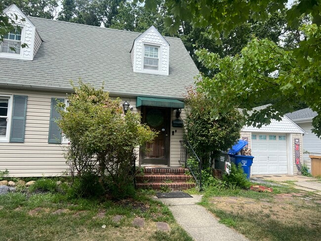 House - 1012 Main St
