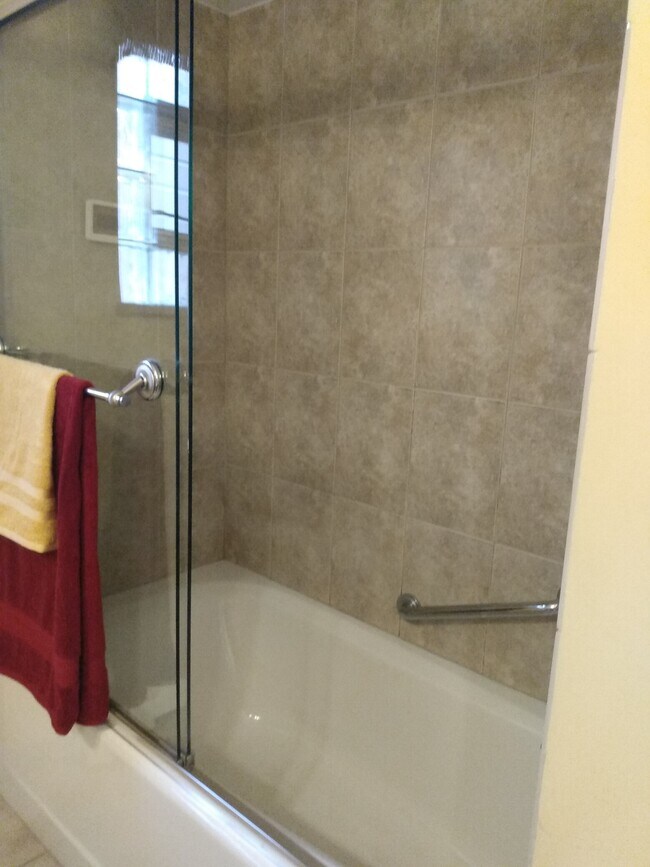 Building Photo - 9511 Lawrence Ct