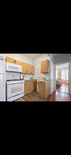 Building Photo - 153 E 37th St
