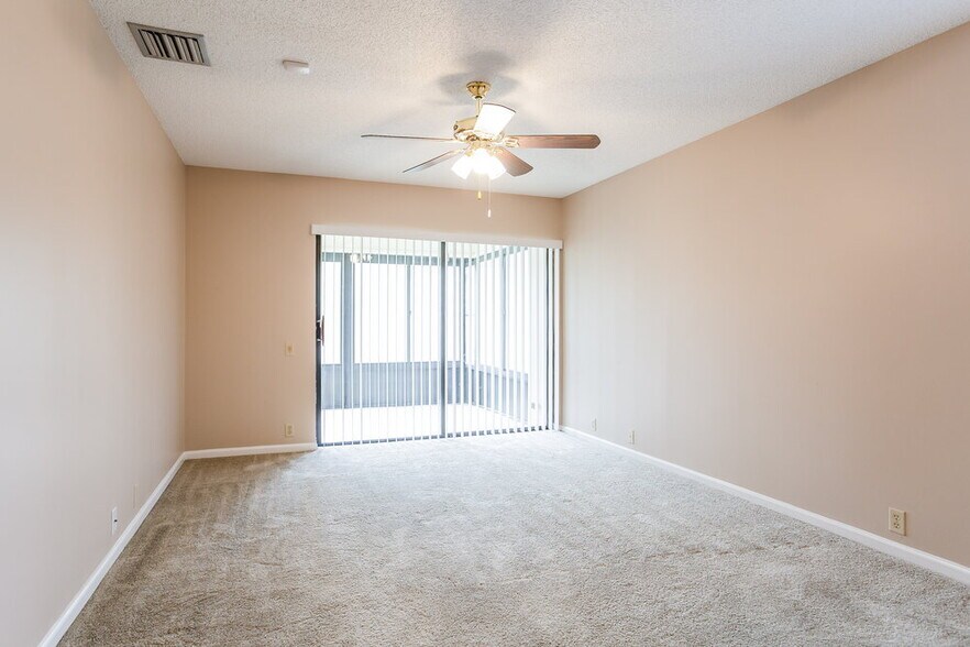 Building Photo - 14096 Greentree Dr