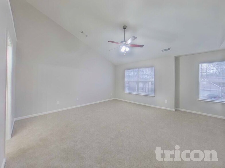 Building Photo - 11709 Oak St