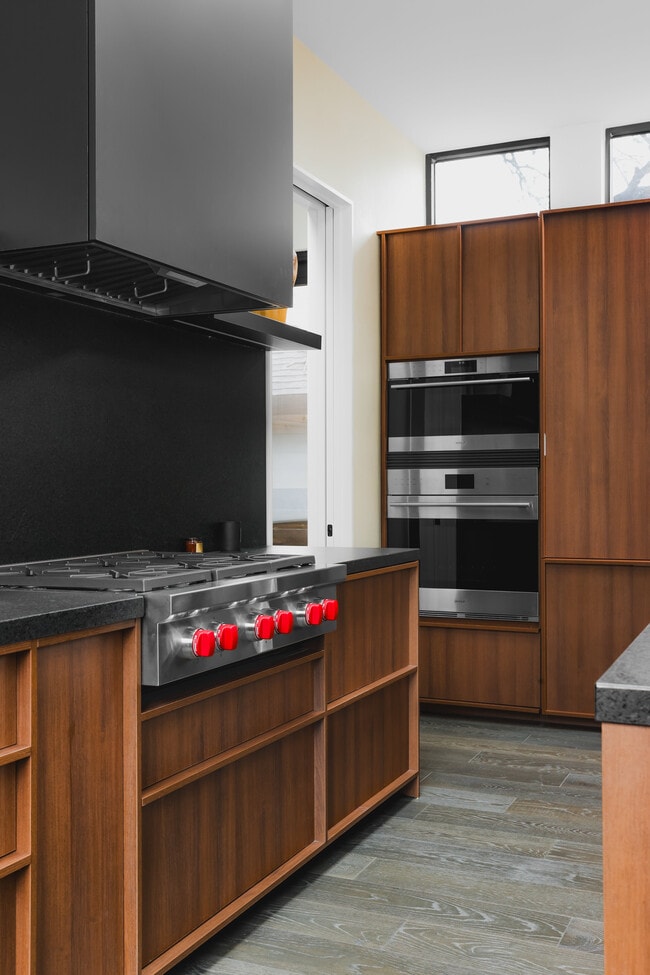 Building Photo - 2407 W 10th St