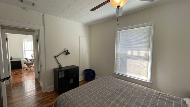 Building Photo - Unfurnished Annual Rental Available