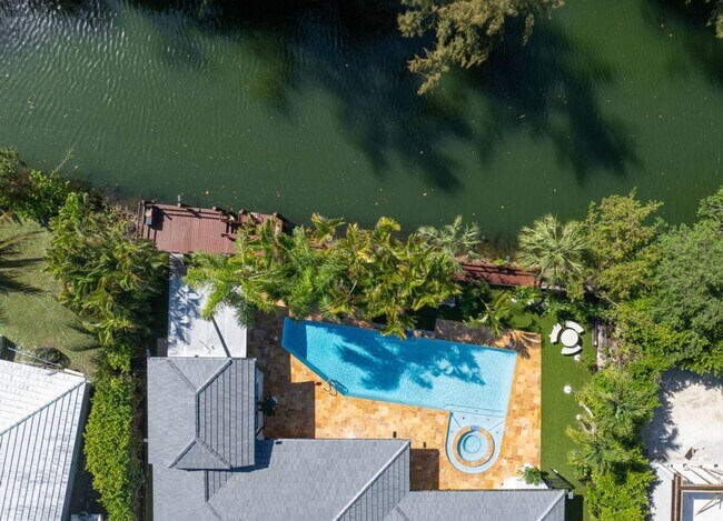 Building Photo - 5120 Carillo St