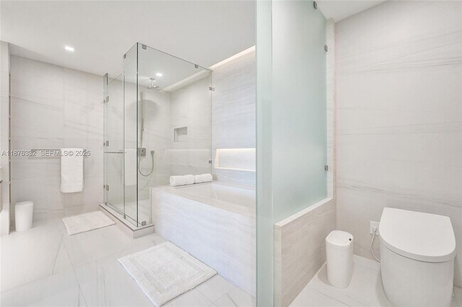 Building Photo - 900 N Ocean Blvd