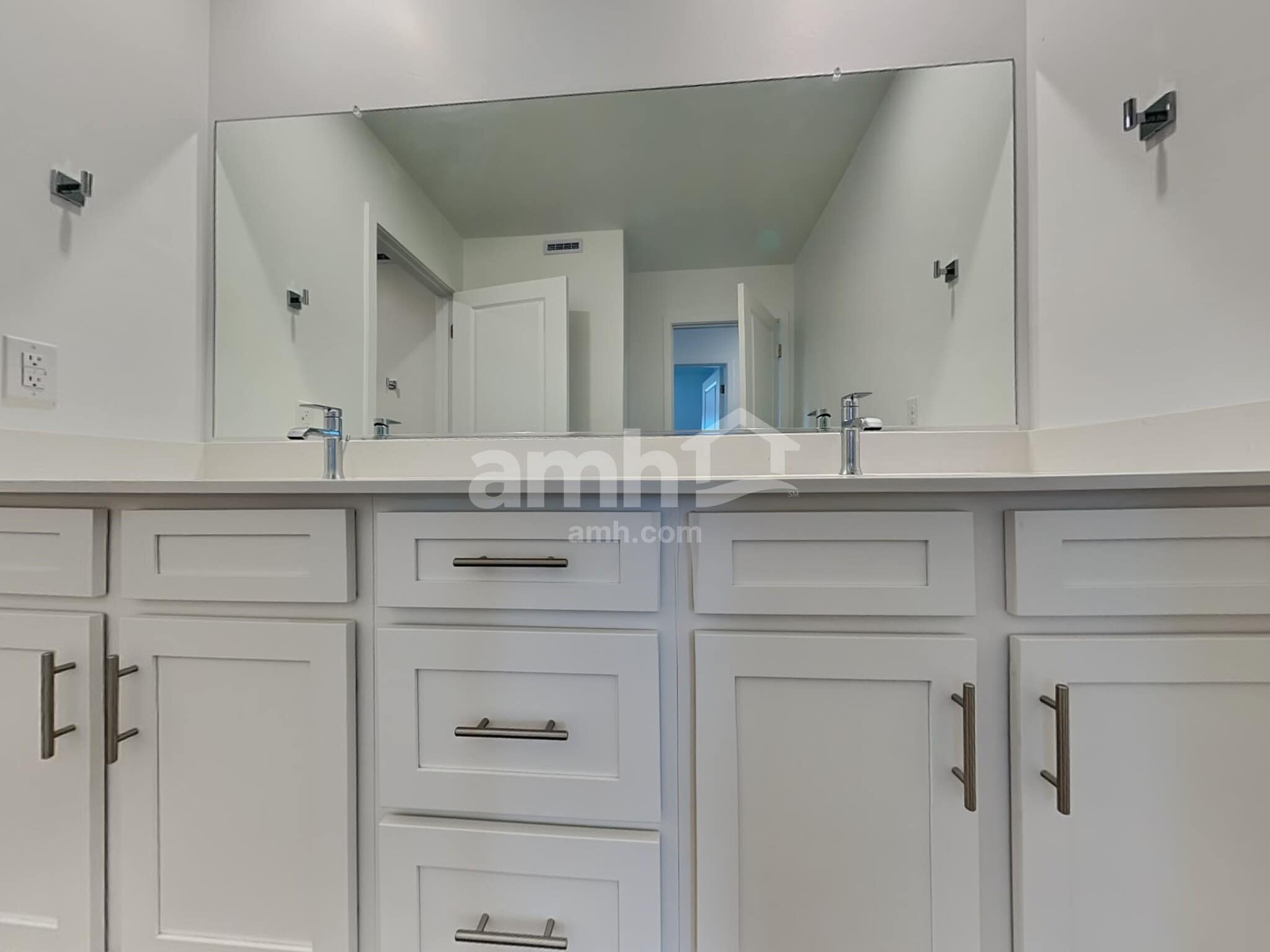 Building Photo - 6470 E Paseo Alga