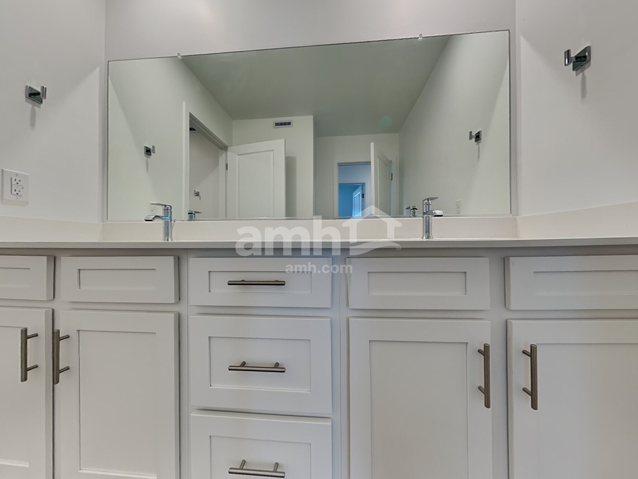 Building Photo - 6490 E Paseo Alga