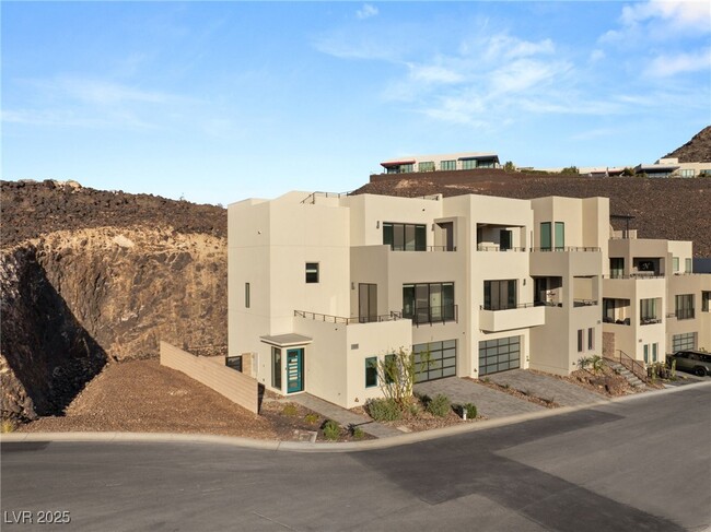 Building Photo - 350 Solitude Peak Ln