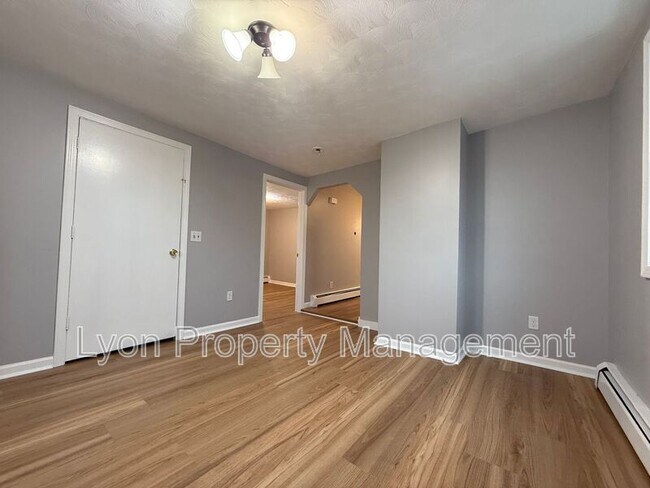 Building Photo - 26 Carlton St