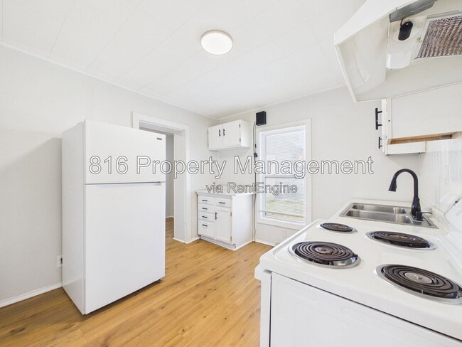 Building Photo - 836 N Montgall Ave