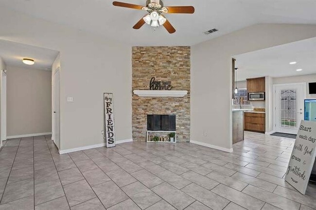 Building Photo - 3011 Castillo Dr