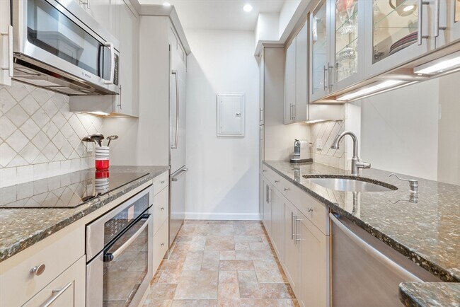 Building Photo - 237 W Newton St