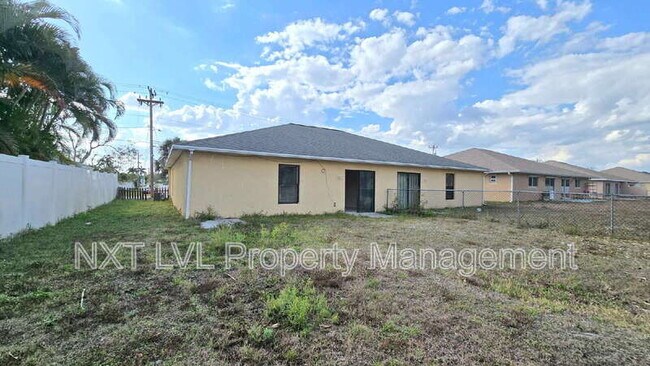 Building Photo - 301 NE 24th Ave