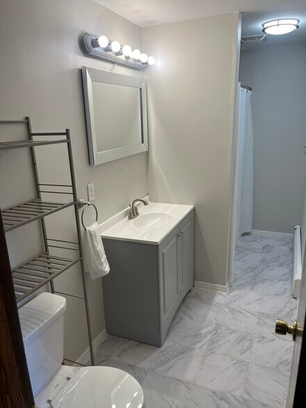 Building Photo - 264 Burritt St