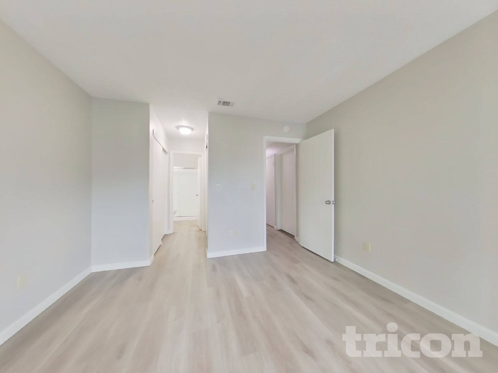 Building Photo - 9411 Aizenberg Cir