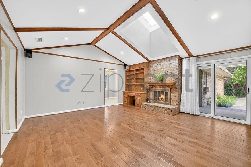 Building Photo - Unit