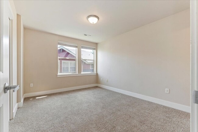 Building Photo - 9824 W Rosecroft Ct