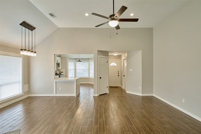 Building Photo - 12307 White River Dr