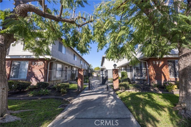 Building Photo - 9317 Ramona Blvd