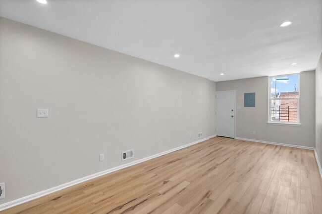 Building Photo - 2532 E Fayette St