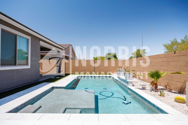 Building Photo - Beautiful Brand New Home with A POOL!