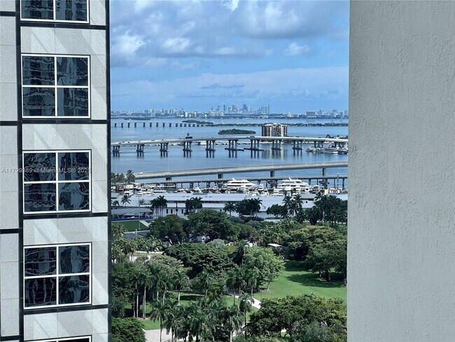 Building Photo - 300 S Biscayne Blvd