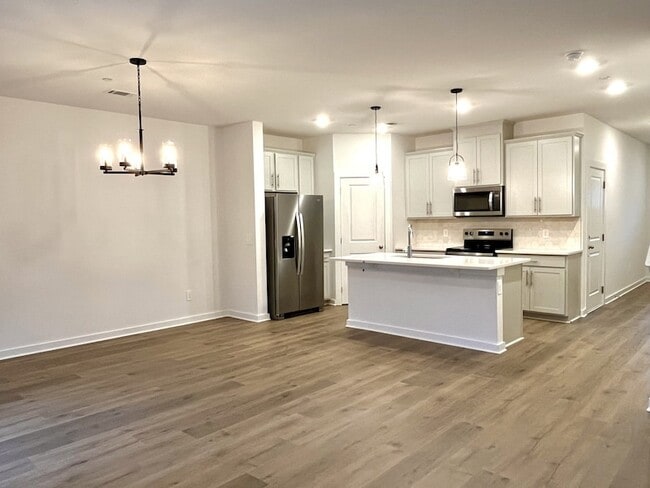 Building Photo - 7148 Cedarcrest Ct