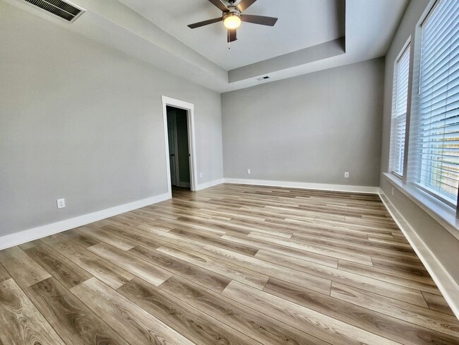 Building Photo - Like new in Midtown - 3 bedrooms plus addi...