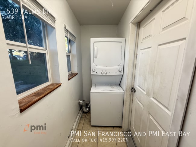 Building Photo - 539 Palms Dr